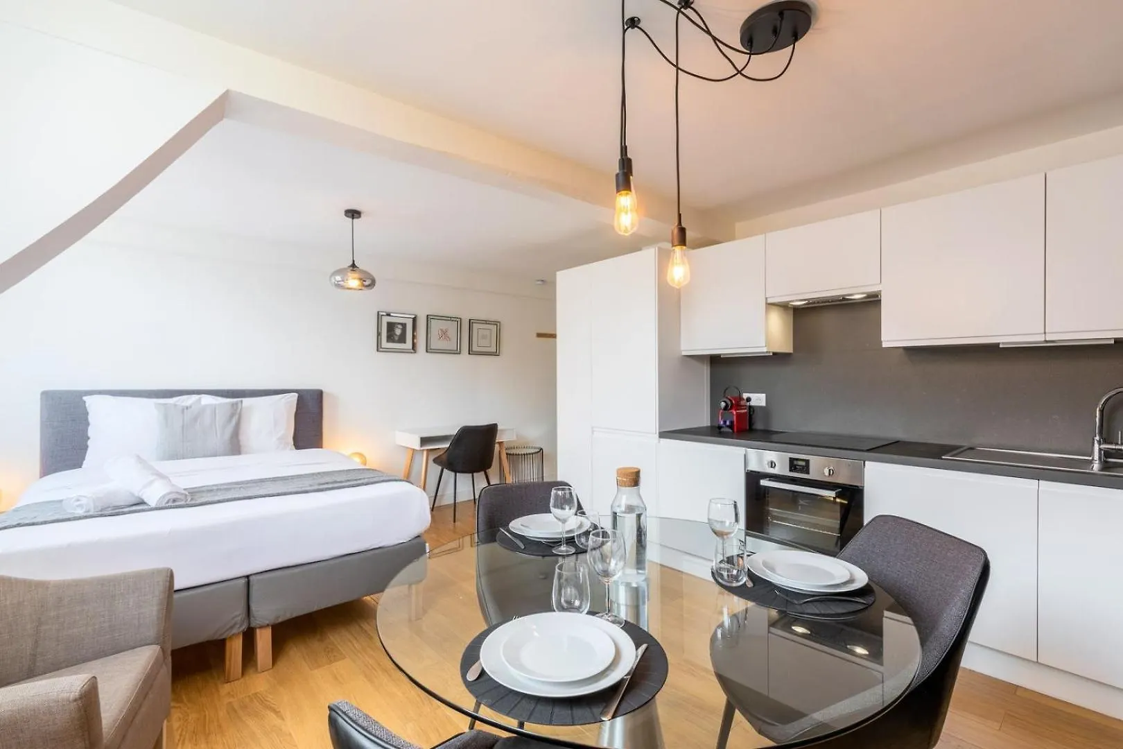 Vieux Lille - Beautiful Neat And Bright Apartment 0*,  France