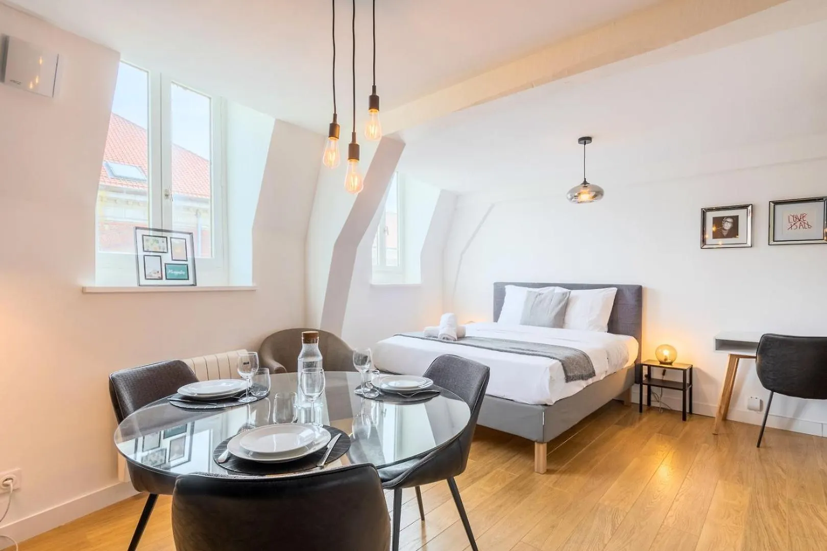 Vieux Lille - Beautiful Neat And Bright Apartment 0*,  France